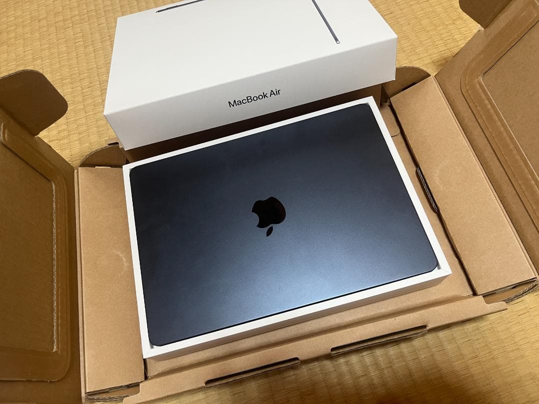 MacBook Air 2022 M2 8GB/512GB MOFTスタンド付