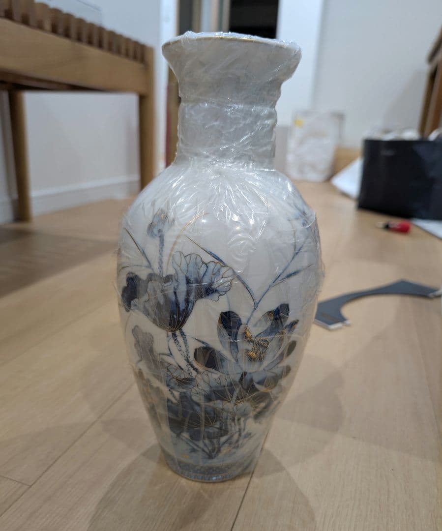 青い花模様の陶器花瓶　ベトナム　高島屋で購入