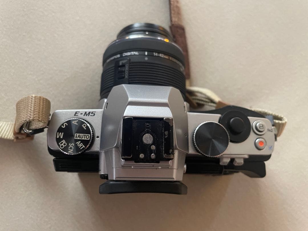 Olympus OM-D E-M5ミラーレスカメラ　ジャンク
