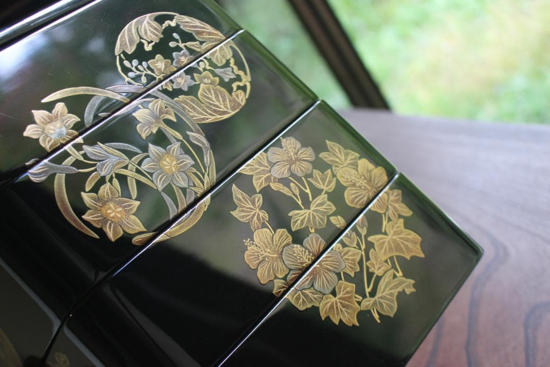 専用！上質黒漆に極上丸紋花蒔絵の映える手提四段重（検輪島塗重箱