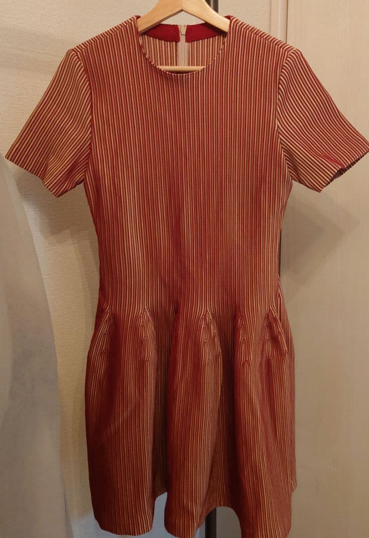 吉田里帆着用CFCL/HYPHA SHORT SLEEVE MINI DRESS