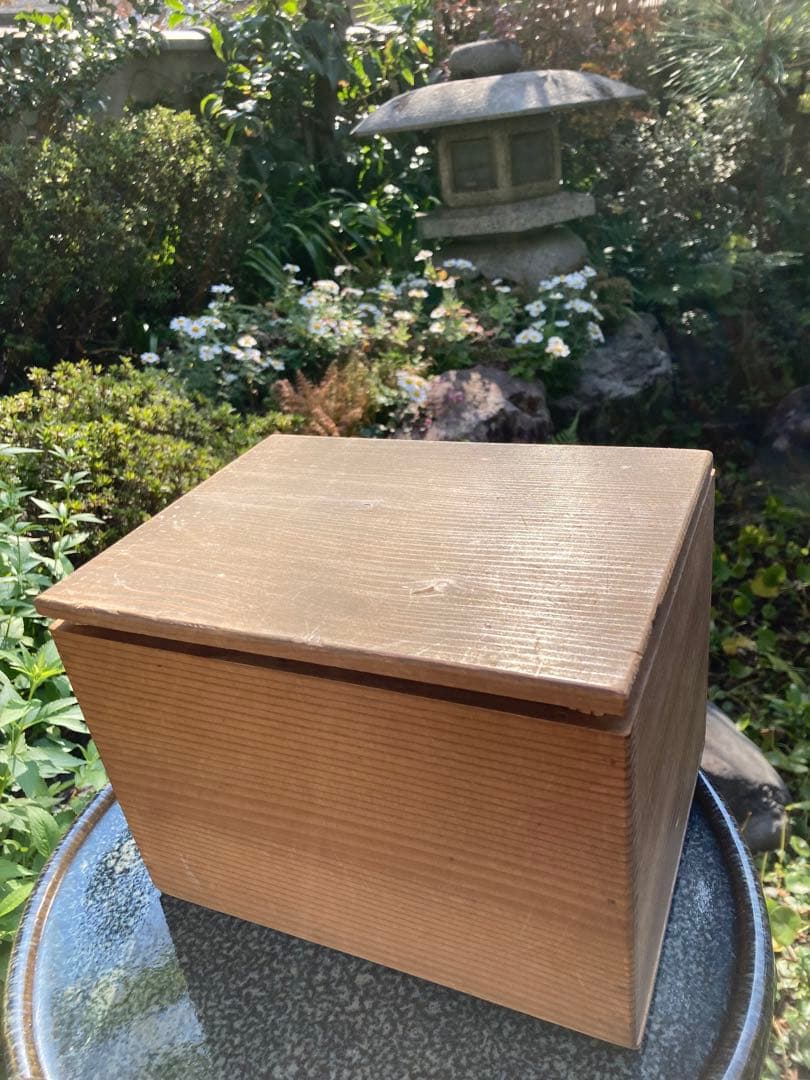 京都の美しいヴィンテージ品　昭和8年　漆器セット 鶴　盃　金箔装飾　正月　大晦日