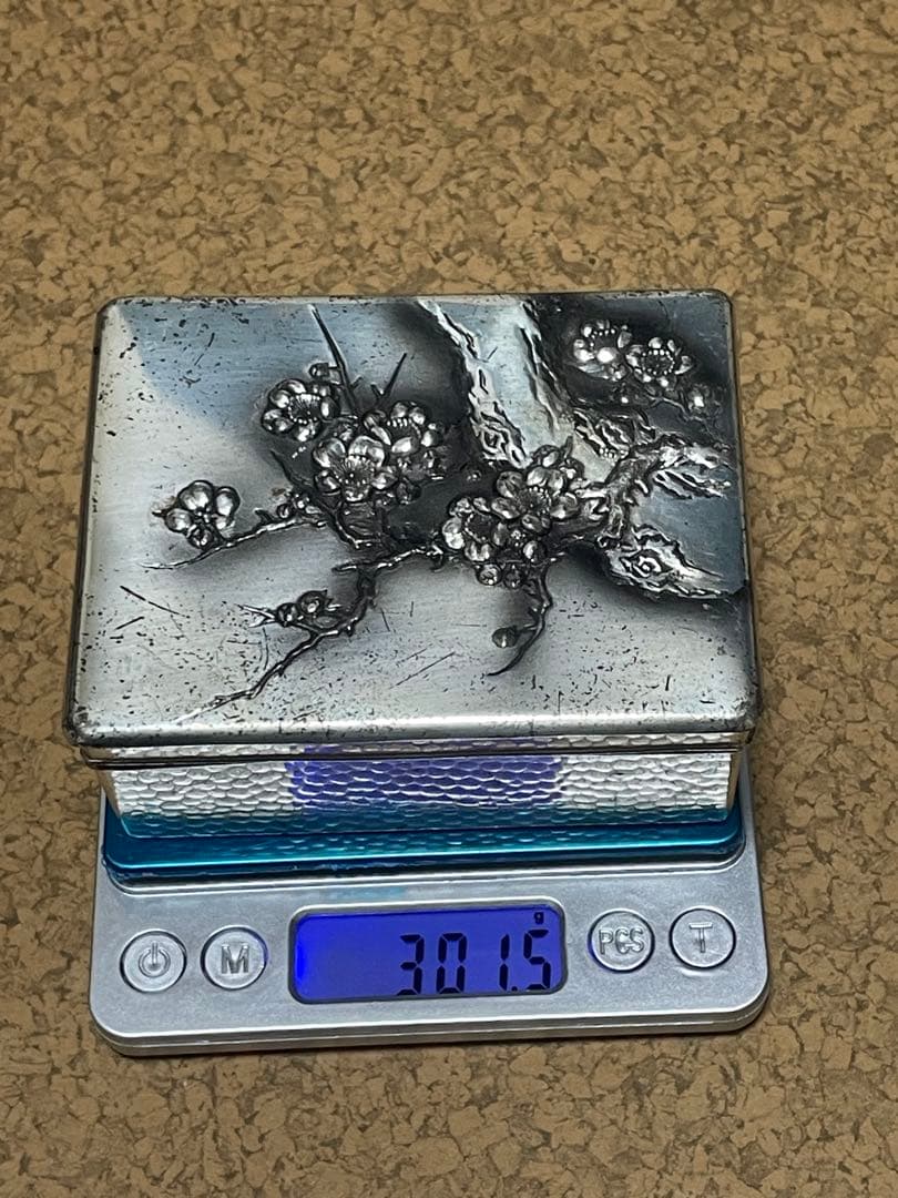 ど*ア様 銀製　花柄装飾　小物入れ　300g