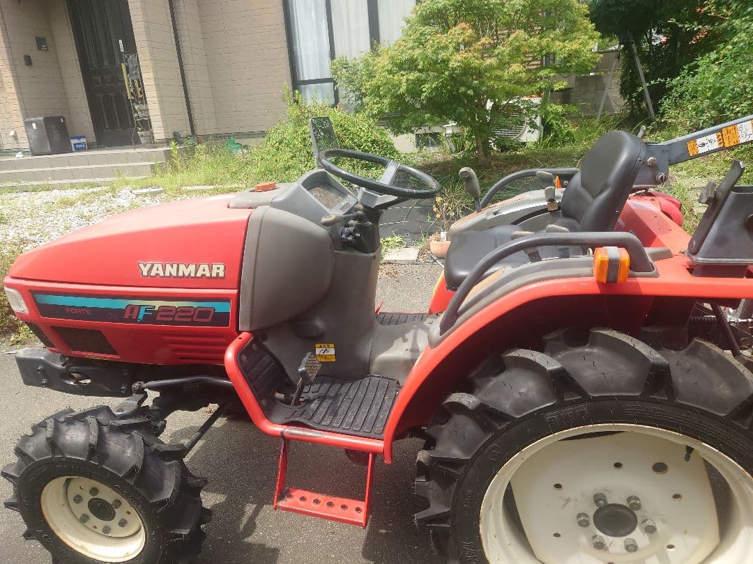 Yanmar F220 トラクター 赤