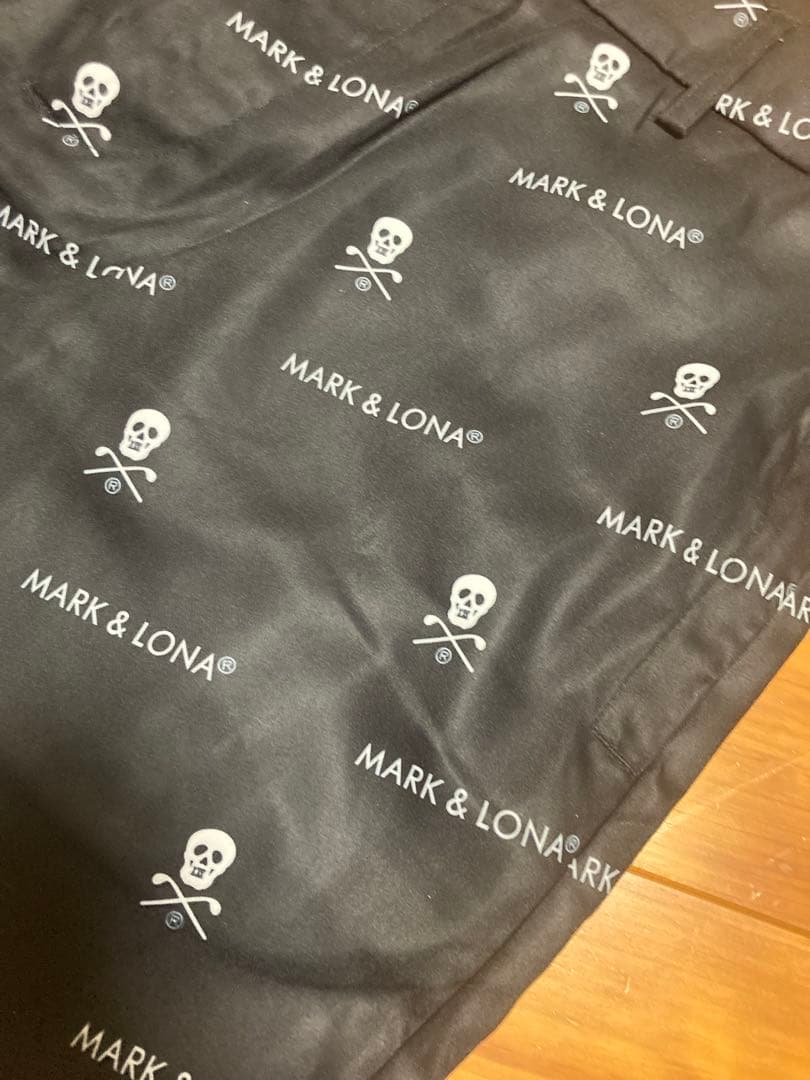 【新品未使用】MARK & LONA ブラックショートパンツ