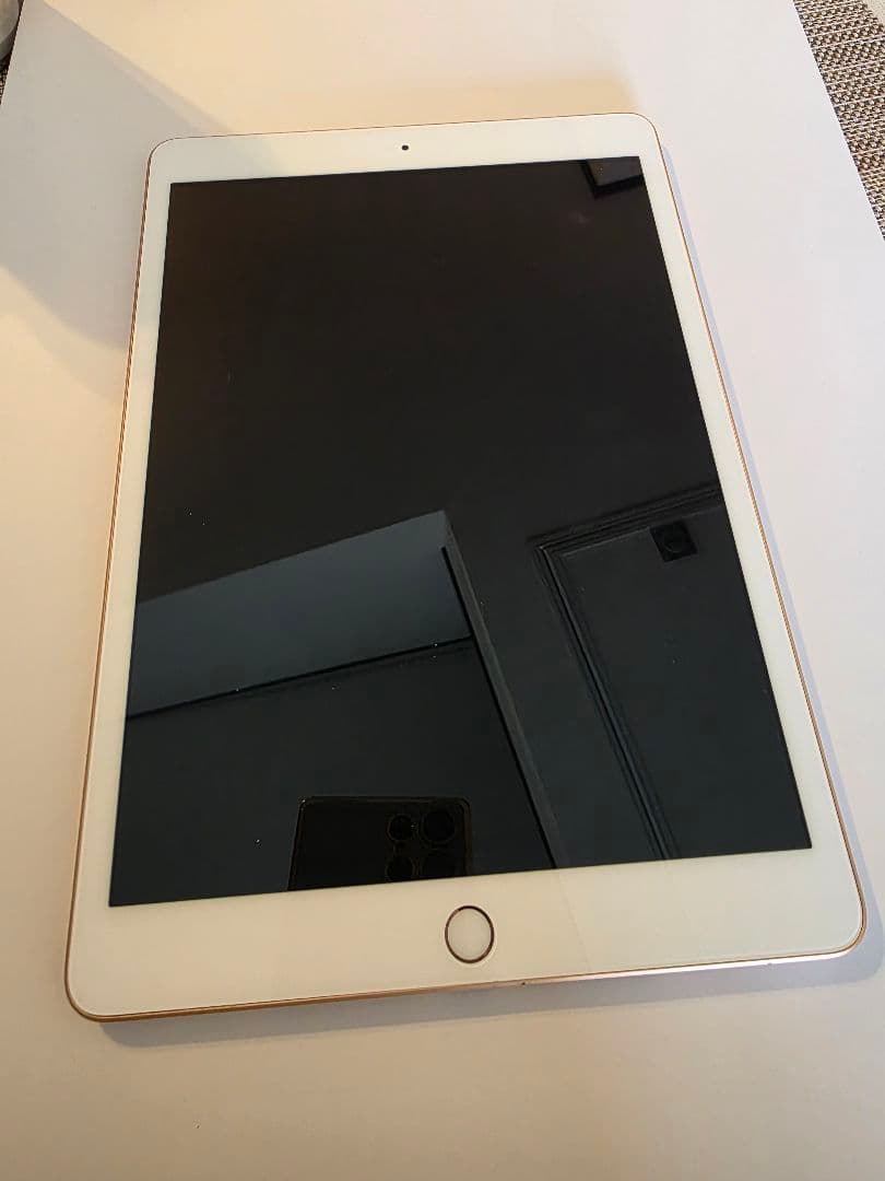 Apple iPad A2197 32GB　動作品