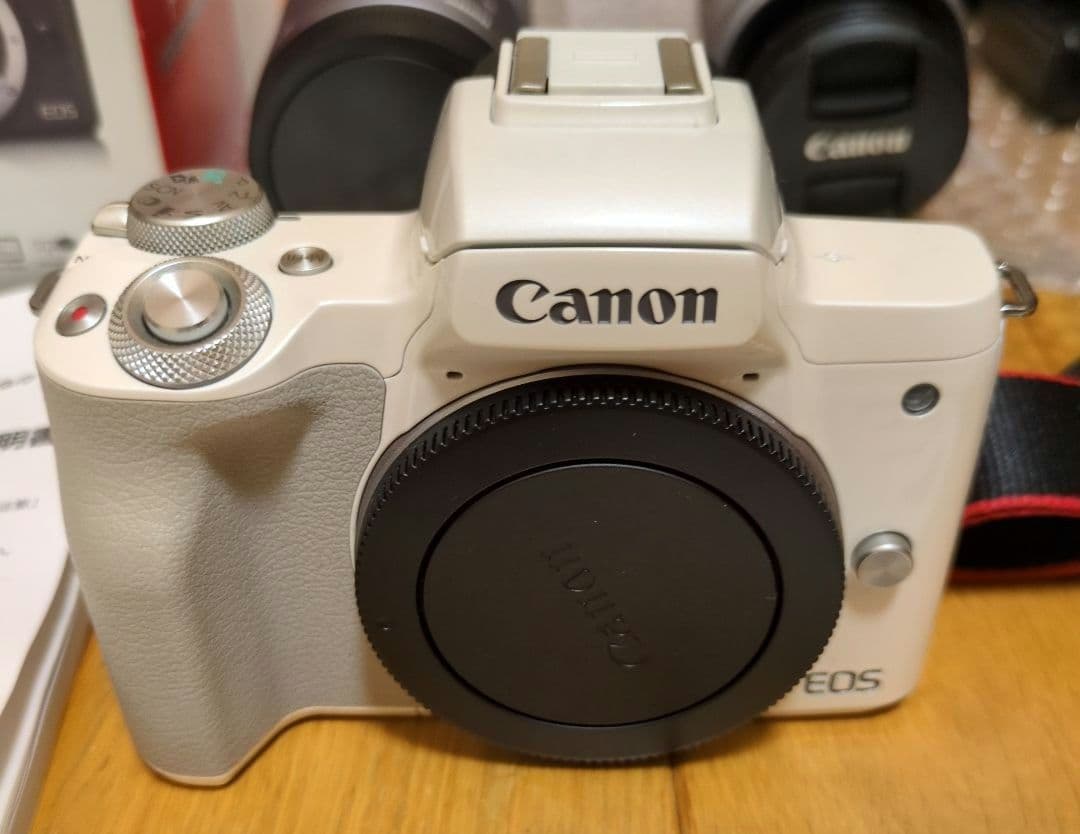 Canon EOS Kiss M ホワイト レンズ2本付き
