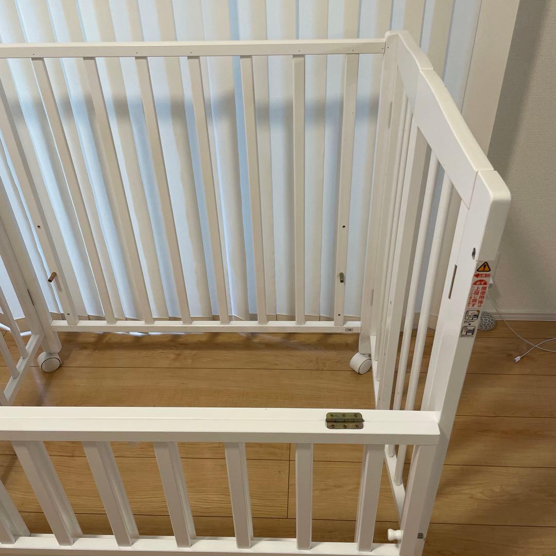 カトージ　ホワイト　ミニベビーベッド キャスター付き 60×90 品番02700