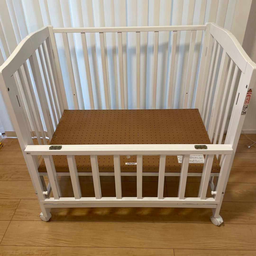 カトージ　ホワイト　ミニベビーベッド キャスター付き 60×90 品番02700