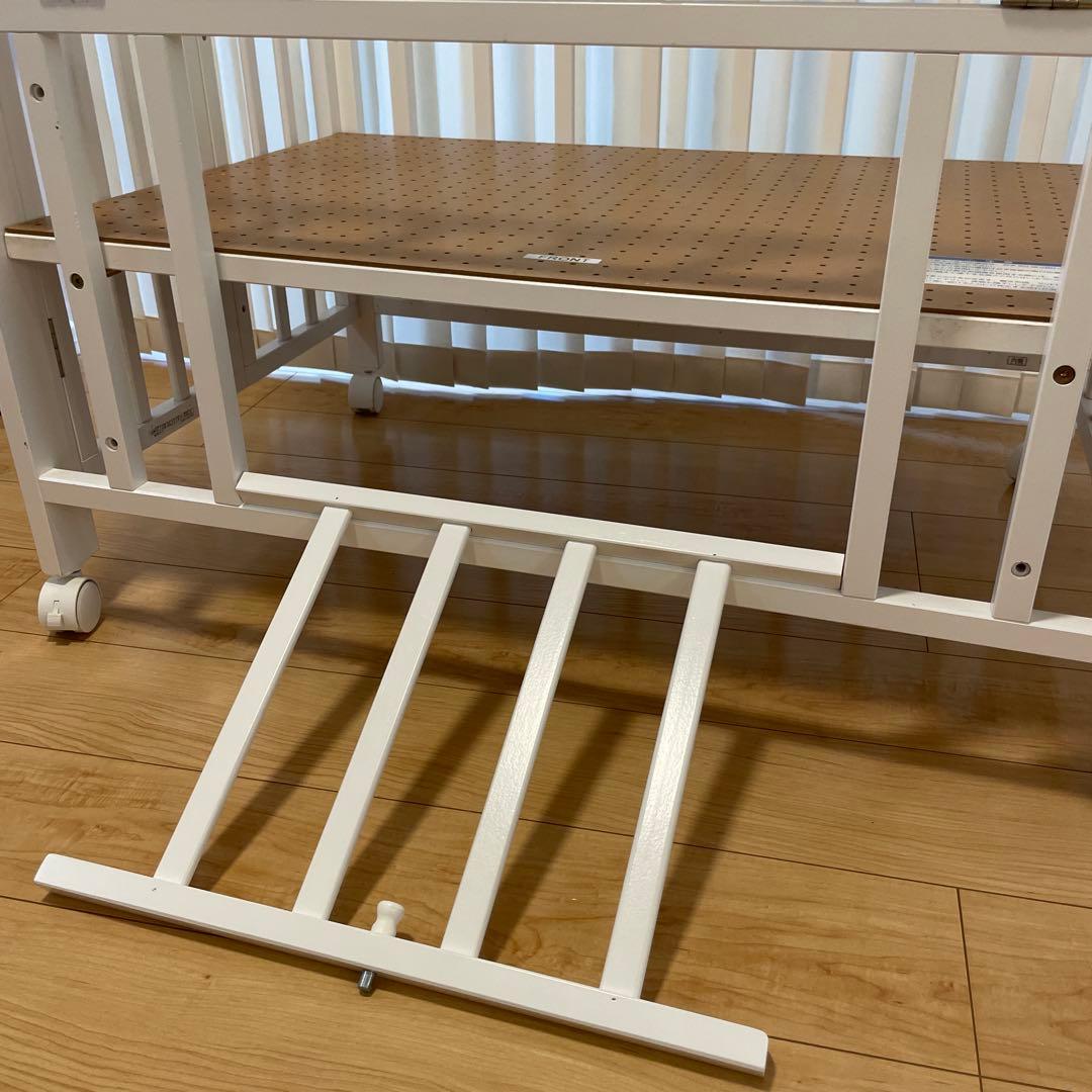 カトージ　ホワイト　ミニベビーベッド キャスター付き 60×90 品番02700