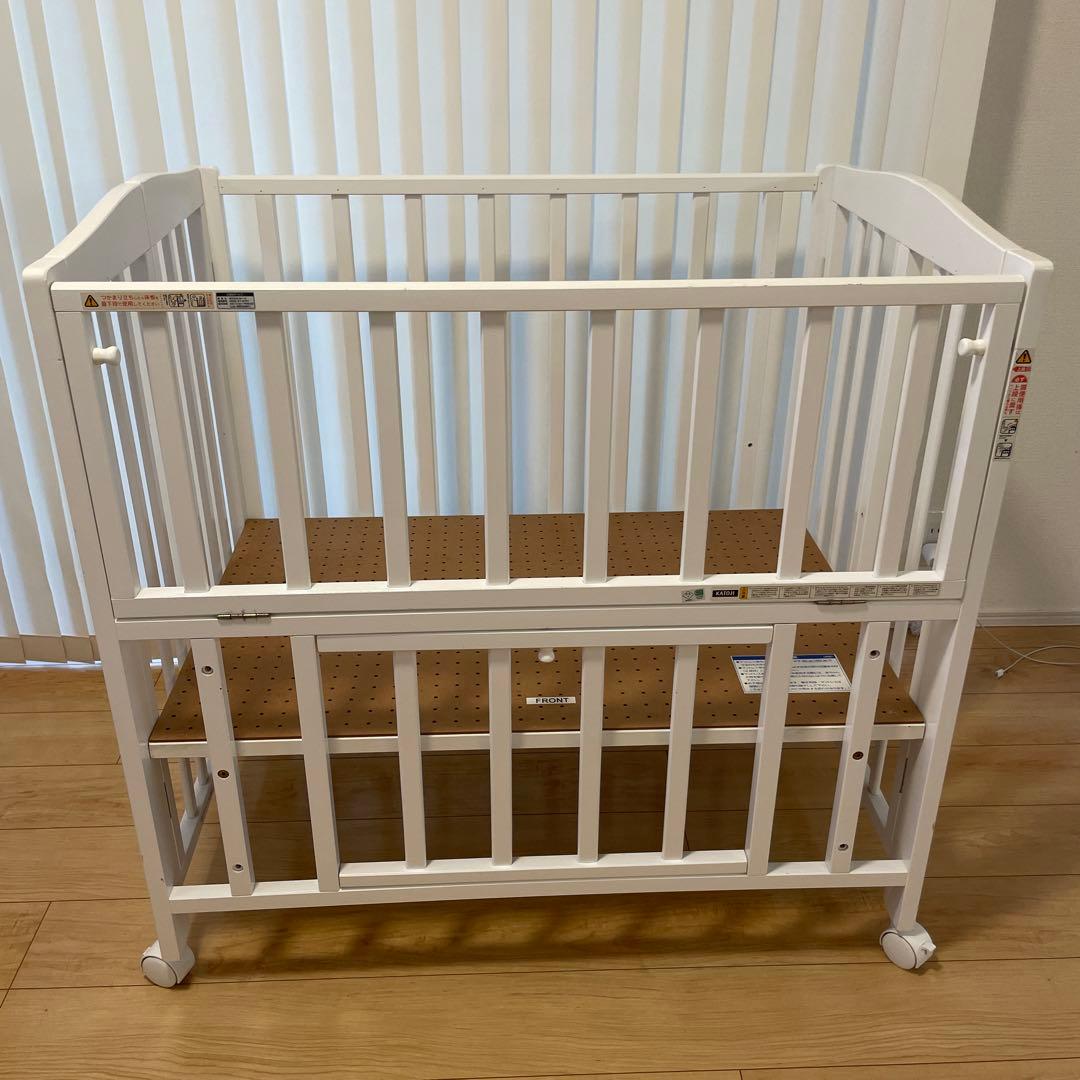 カトージ　ホワイト　ミニベビーベッド キャスター付き 60×90 品番02700