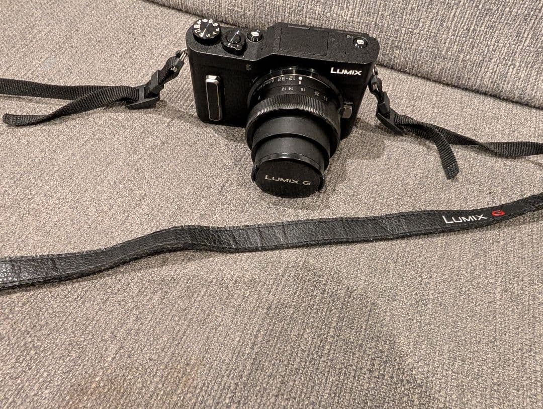 LUMIX DC-GF10W デジタル一眼カメラ黒　美品ダブルレンズ　ルミックス