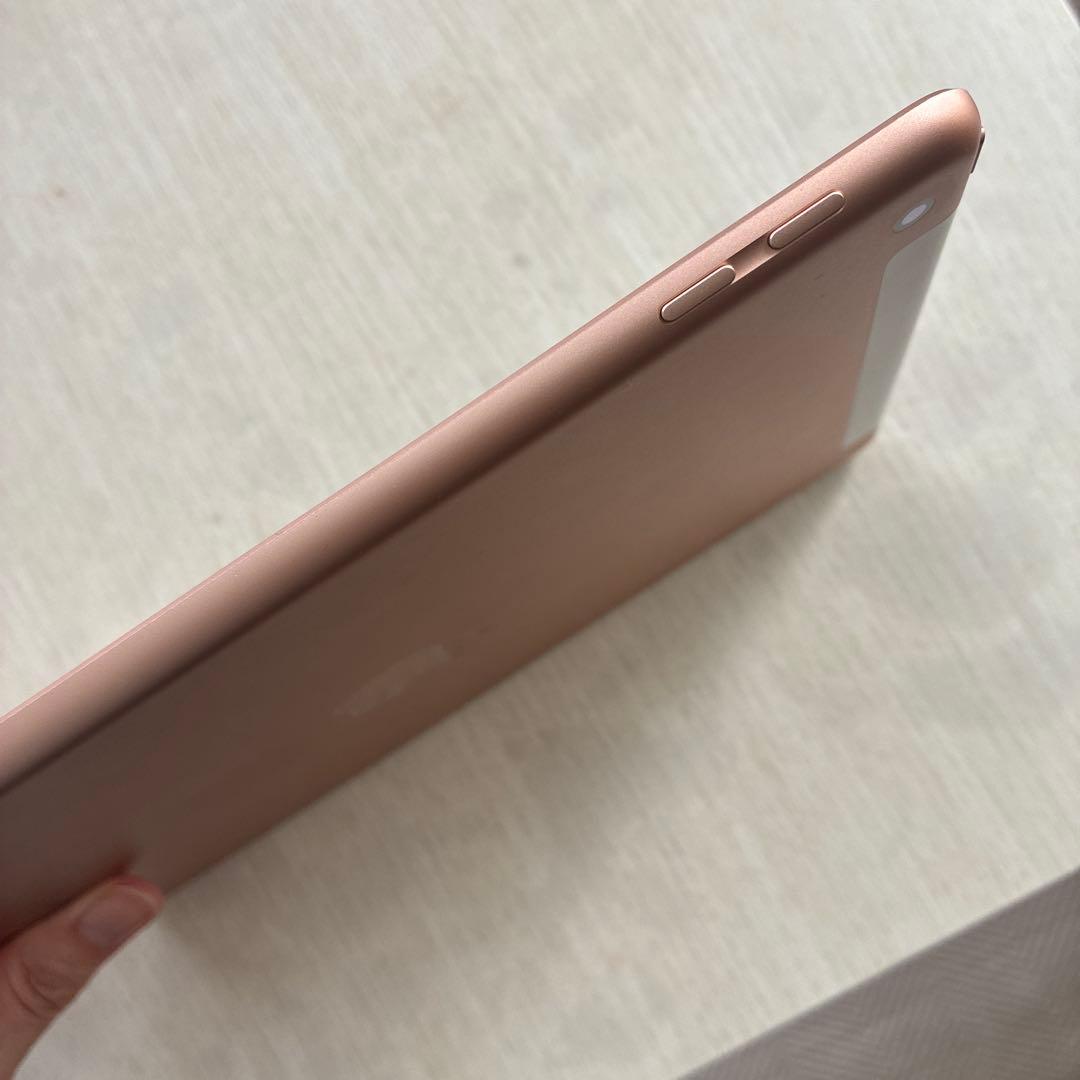 美品　iPad 第6世代 9.7インチ　32GB ローズピンク