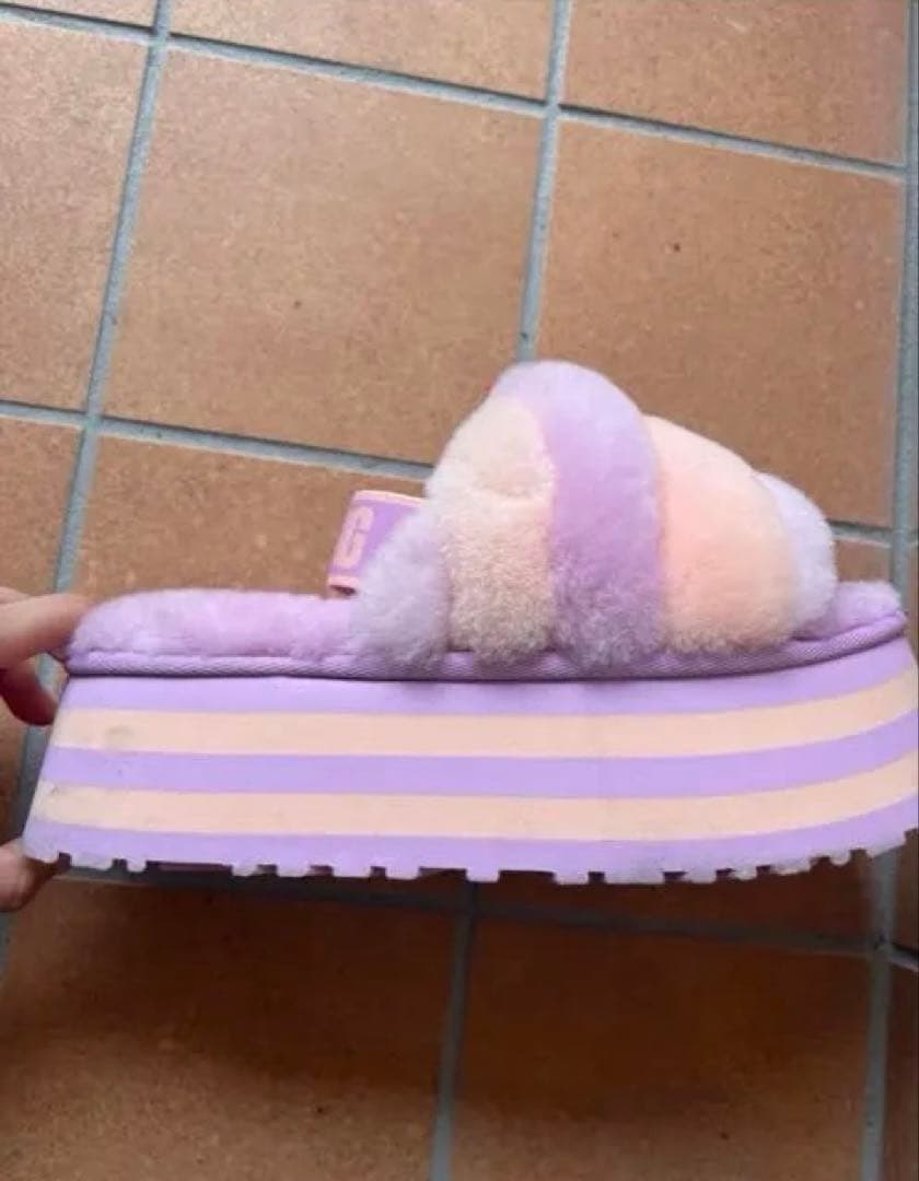 UGG フワフワプラットフォームサンダル