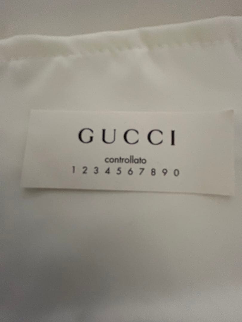 グッチ　新品未使用　ピンブローチ