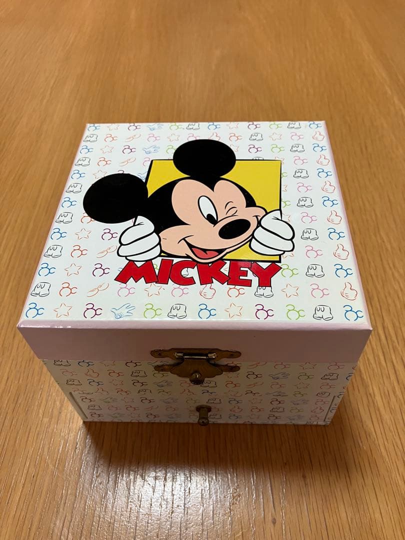 レア未使用 限定2000本 生誕80周年 ミッキーマウス ダイヤ入り腕時計
