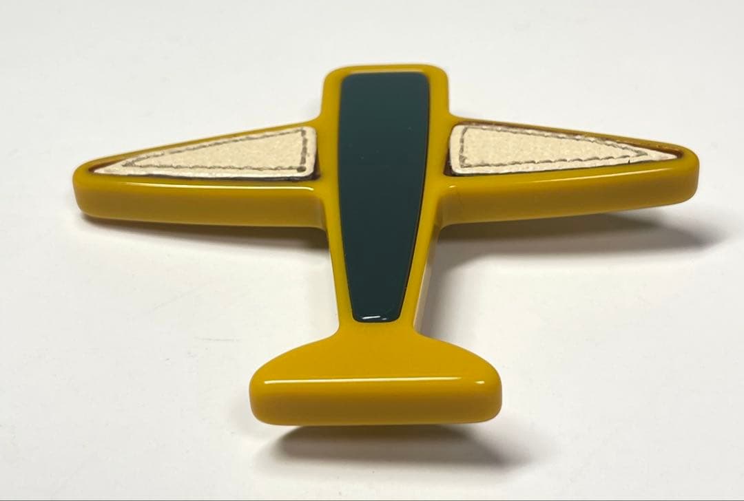 PRADA (プラダ t飛行機 ピン ブローチ