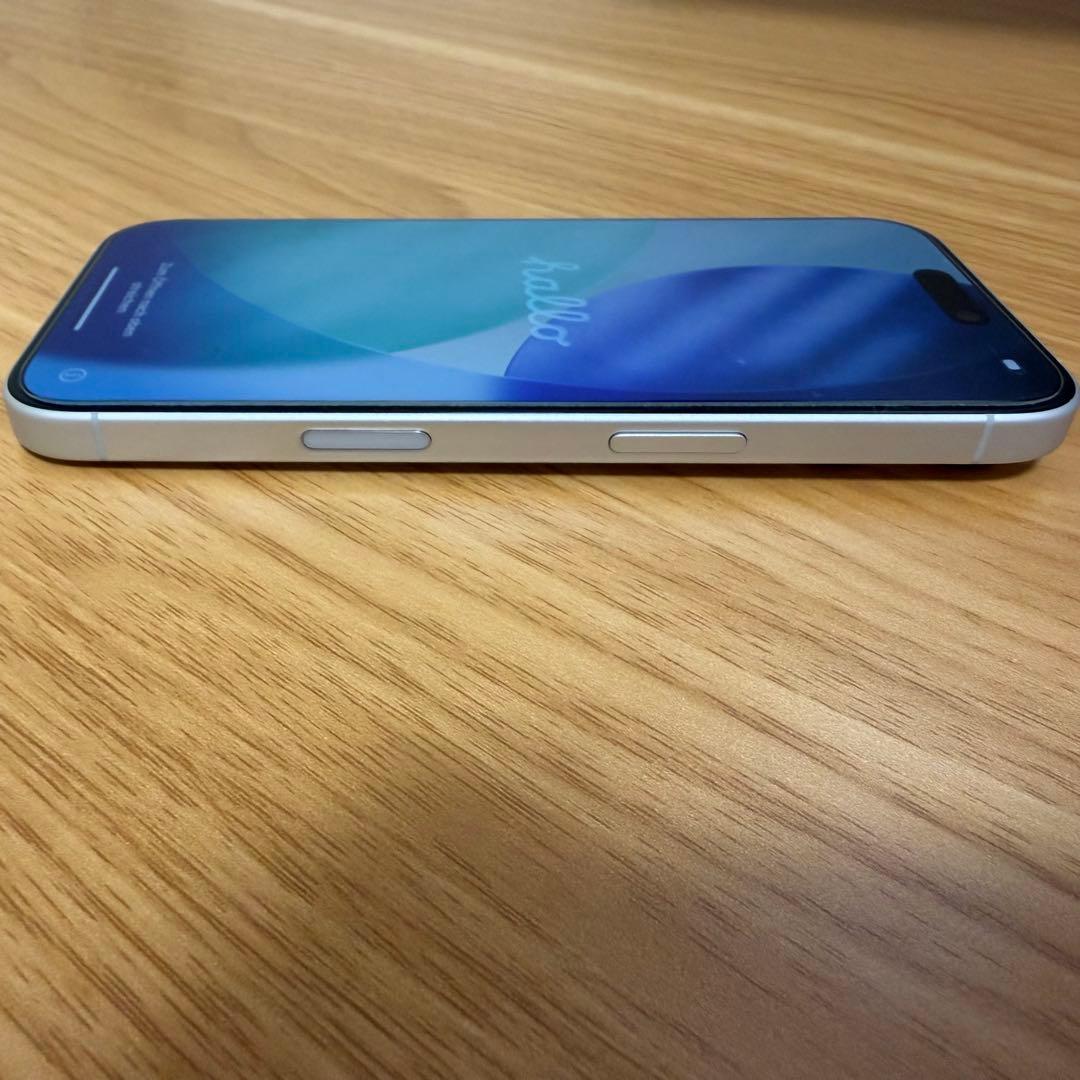 【美品✨】iPhone 16 256 GB ホワイト ケース・保護フィルム付き