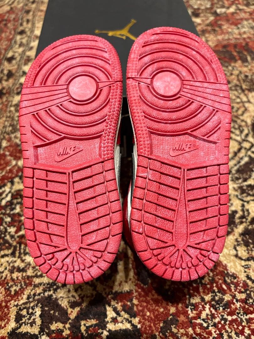 スニーカー nike Jordan 1 Retro High OG Chicago