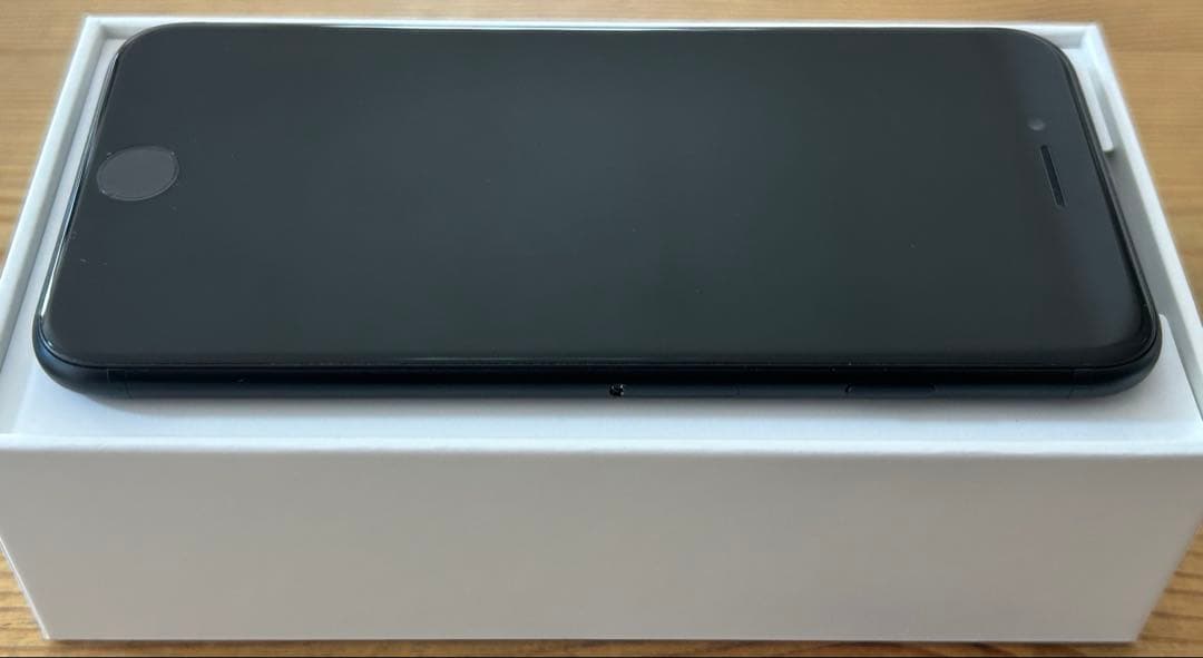 諷*歌様 iPhoneSE 第3世代 ミッドナイト　Apple 128GB