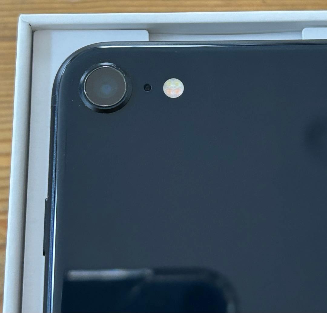 諷*歌様 iPhoneSE 第3世代 ミッドナイト　Apple 128GB