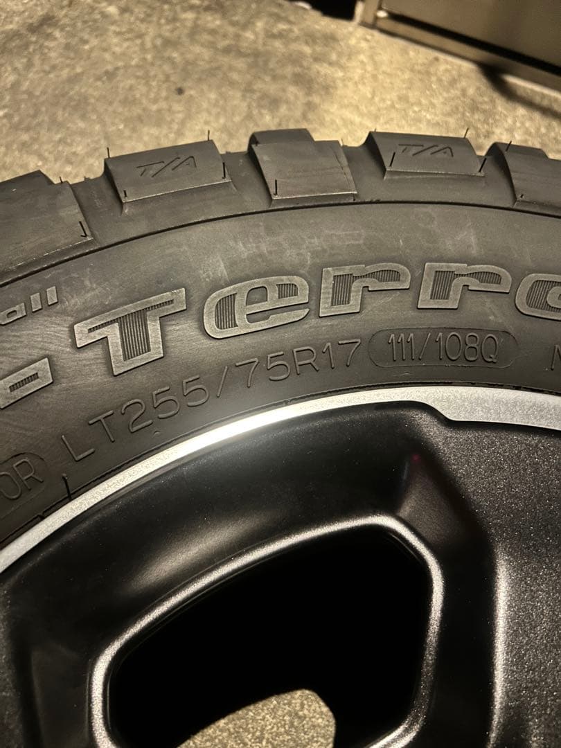 ジープ グラディエータールビコン 純正タイヤ&ホイール