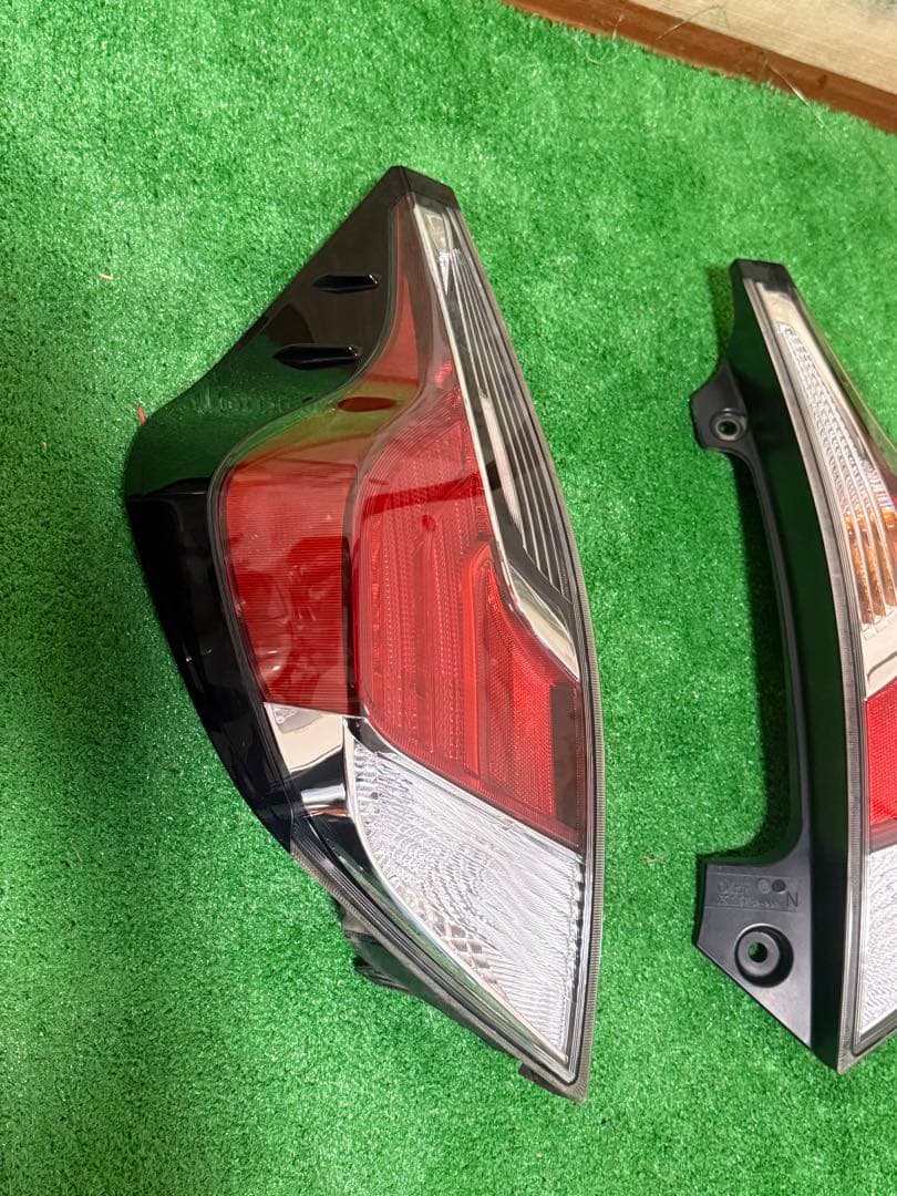 トヨタ アクア　NHP10 テールライト　2016年