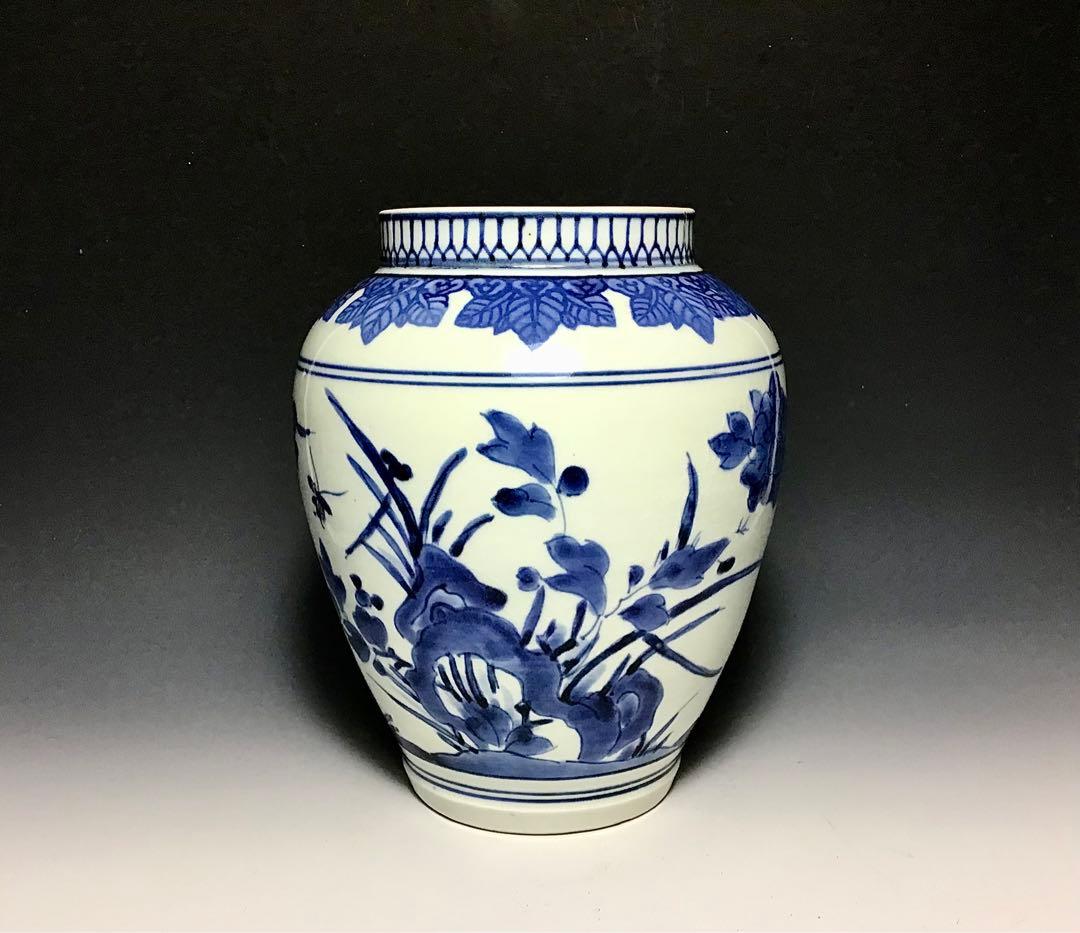 大幅値下げ‼️「古伊万里」印判葉に牡丹蝶文壷