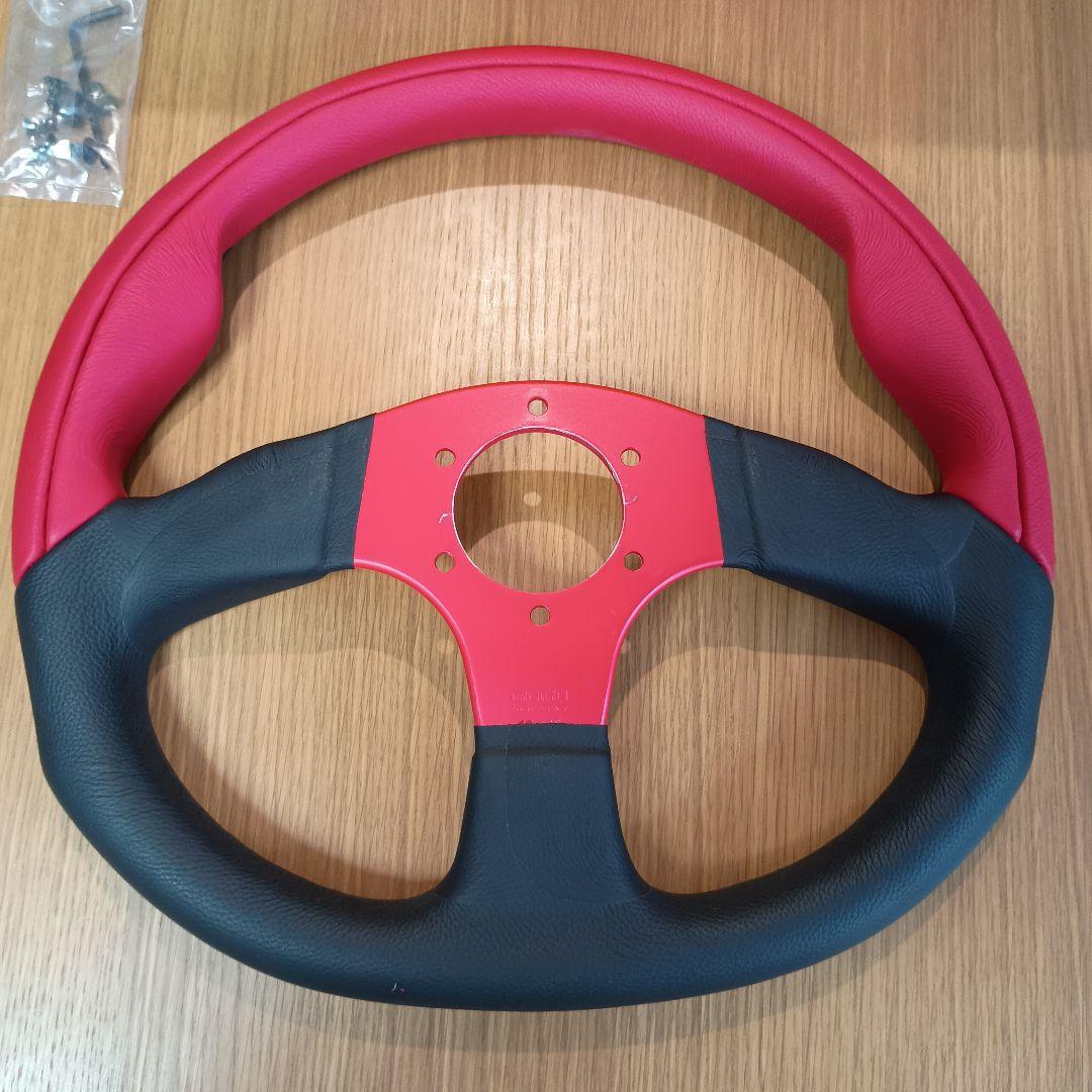 momo ステアリングホイール 赤黒