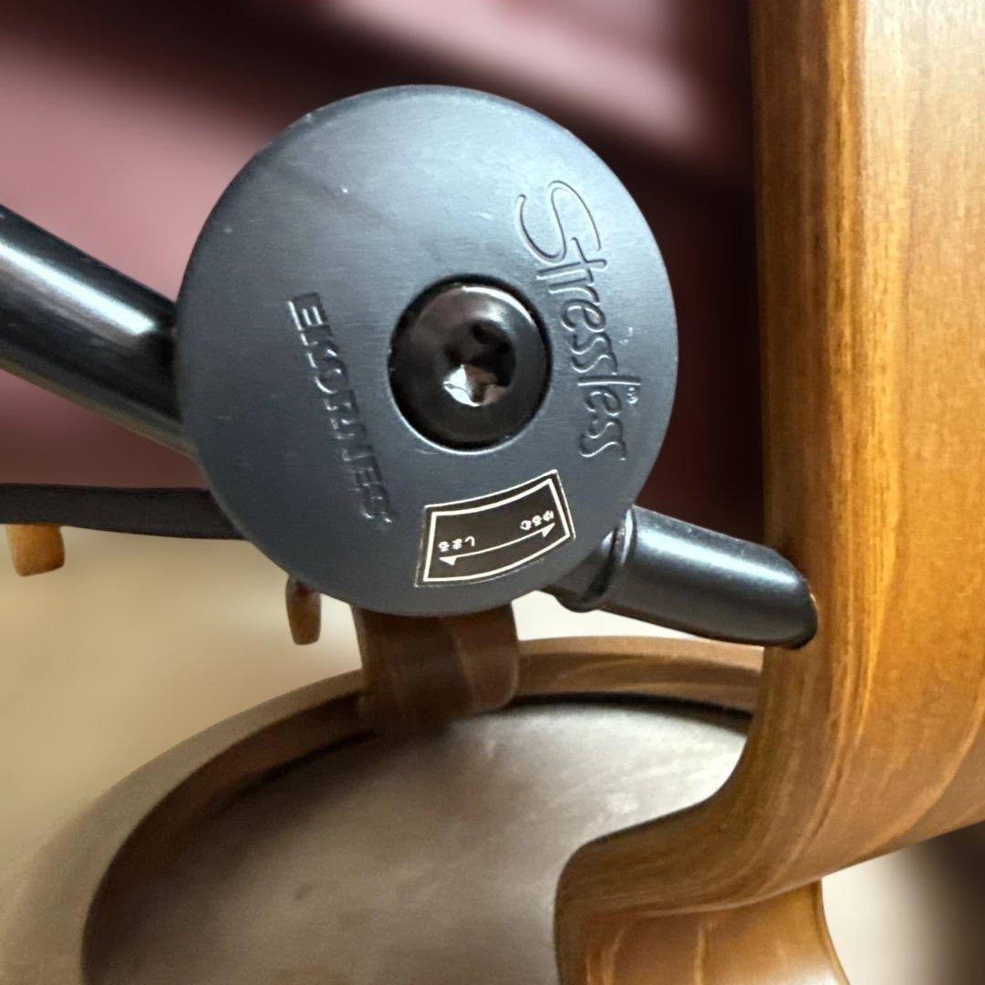 エコーネス ストレスレスチェア オットマン付き 高さ95幅76