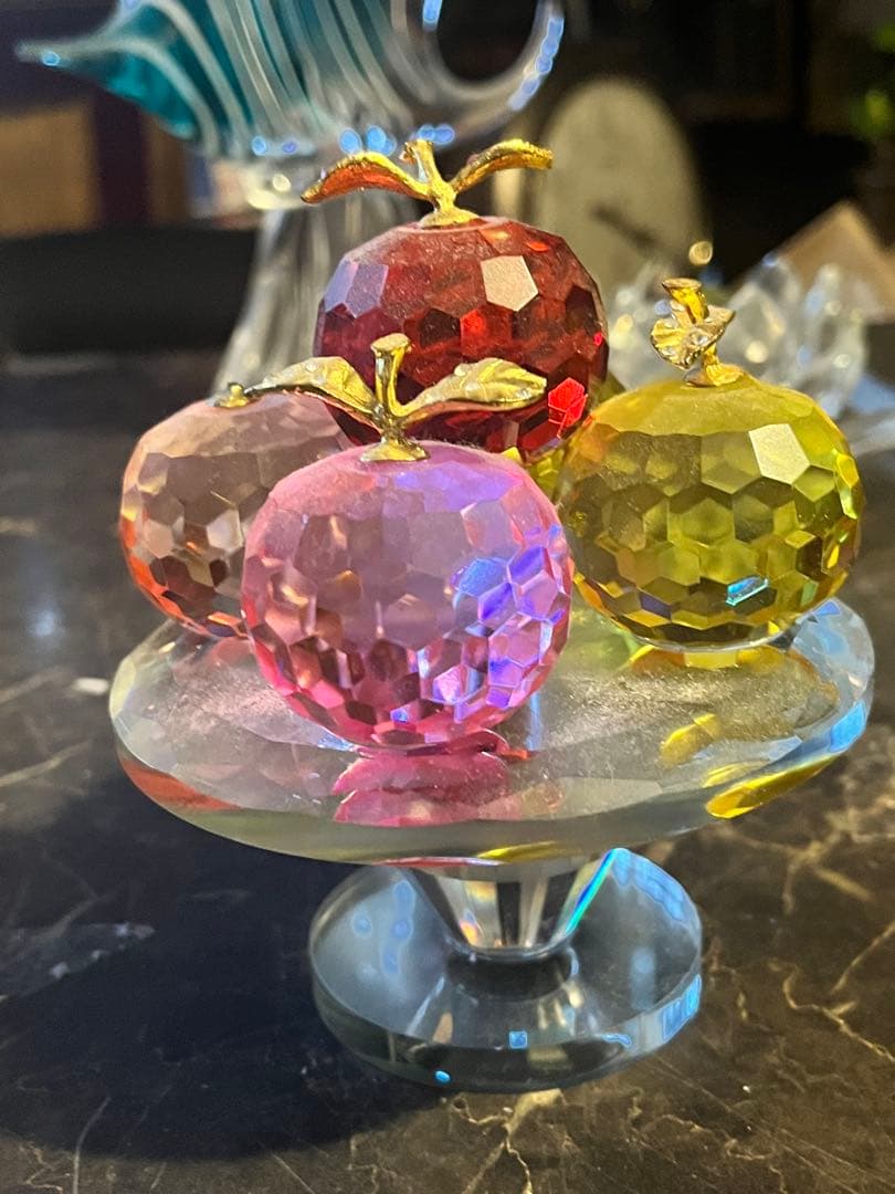 クリスタルリンゴ、スワロフスキーのオブジェ、回転クリスタルテーブル ガラス