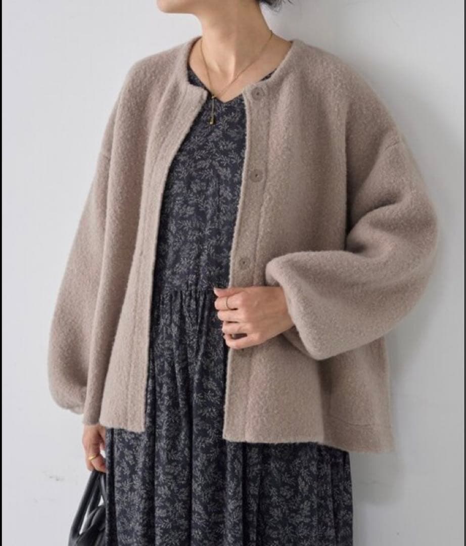 今期完売BEARDSLEYビアズリー✨パフ袖ニットコート30,800円ベージュ