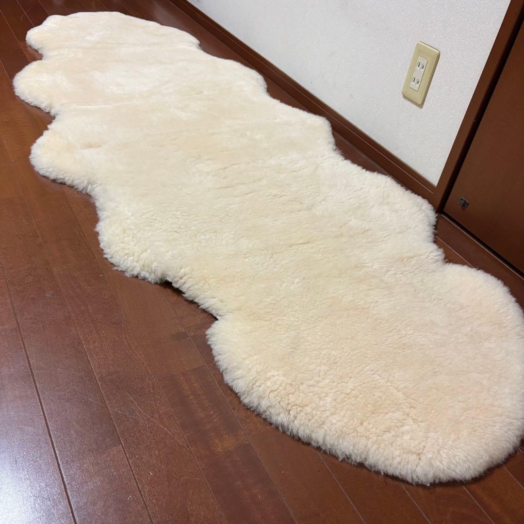 特大　本物ムートンラグ２匹物　羊毛皮　オセアニア産　クリームホワイト