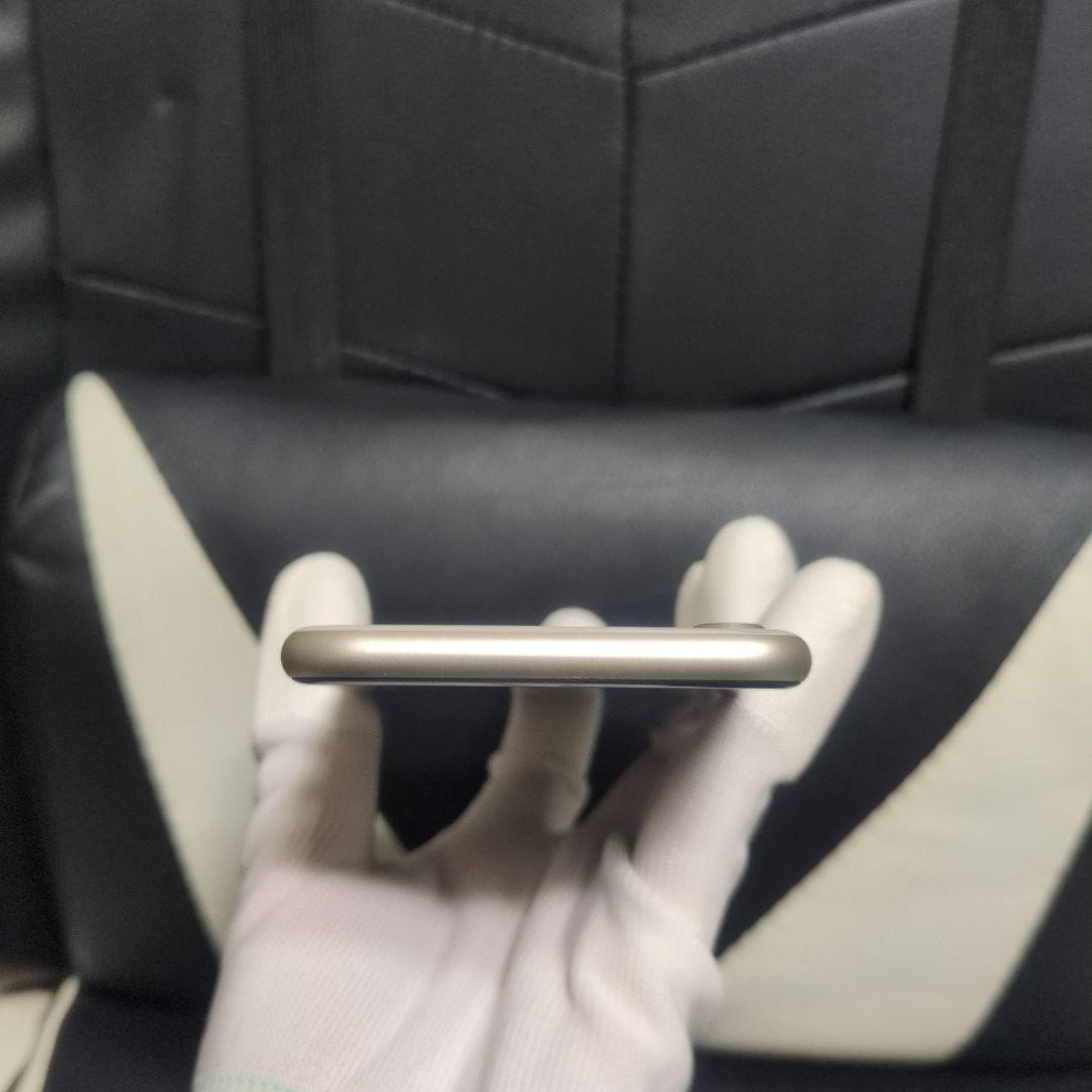 70 美品　iPhone　se3 第3世代　64gb SIMフリー　白　ホワイト