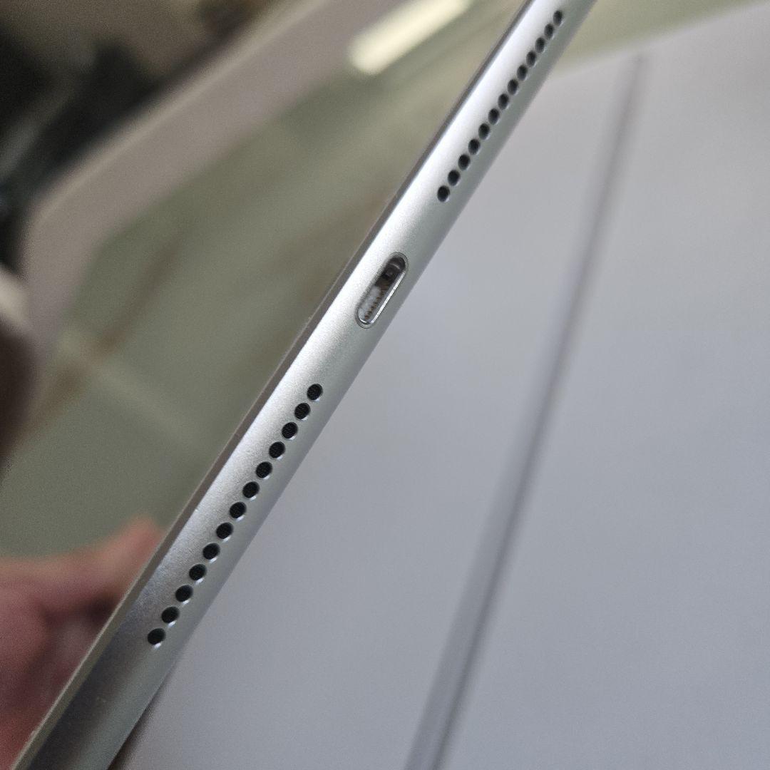 美品　iPad32GB 第7世代　シルバー　wifi+Cellular 箱付き