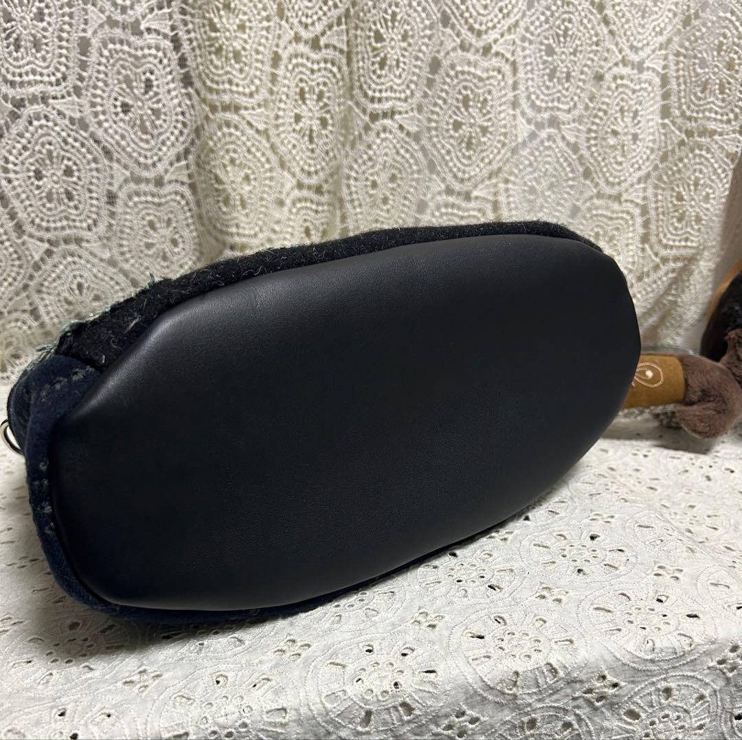 51227Aミナペルホネンハンドメイド　ブガッティラウンドバッグ