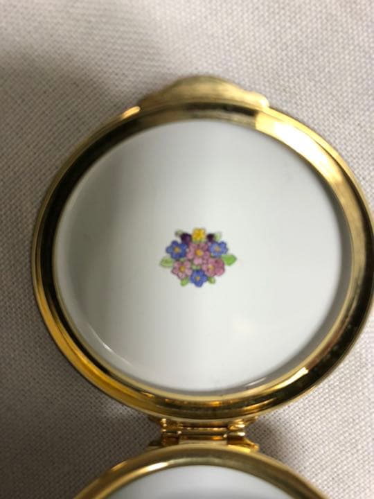 英国スッタフォードシャー　エナメルピルケース