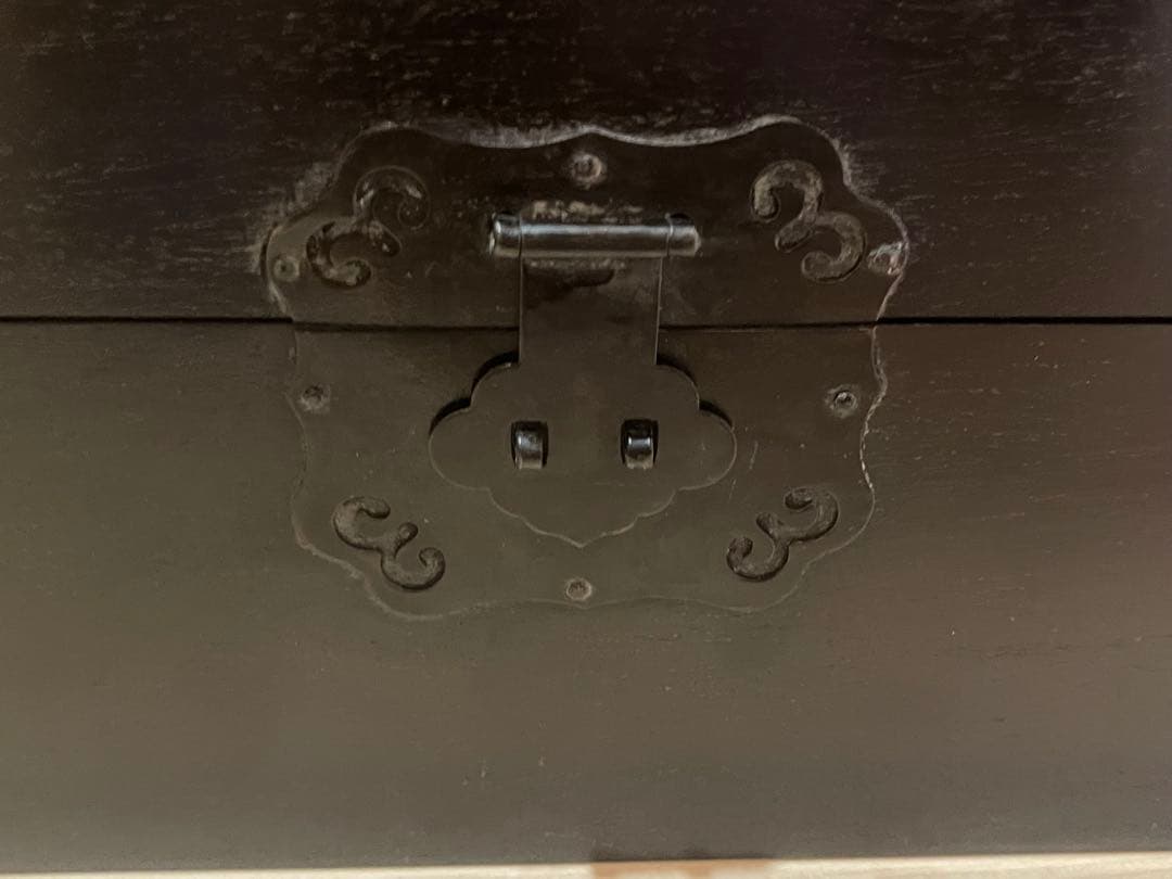 鑲箱擺件 高級感のある黒い木製の置物箱