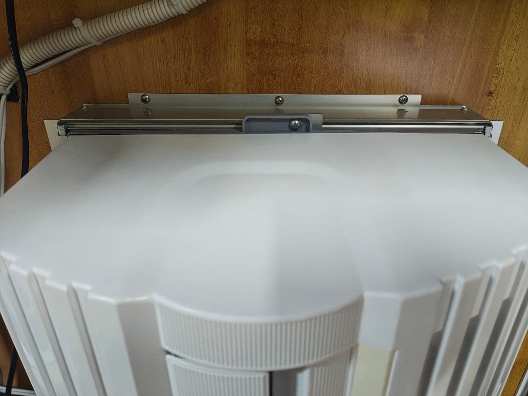 キャンピングカーにトヨトミ 窓用エアコン センターエアコン取り付け金具付き