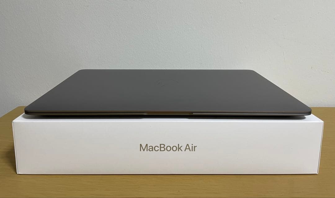 美品 MacBook Air M1チップ 充電数63回『容量94％』