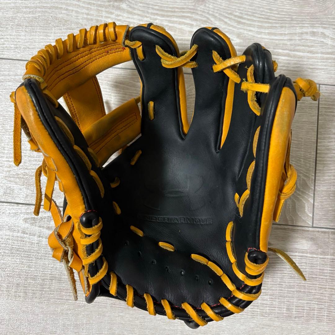 一般　軟式　グローブ　アンダーアーマー　内野