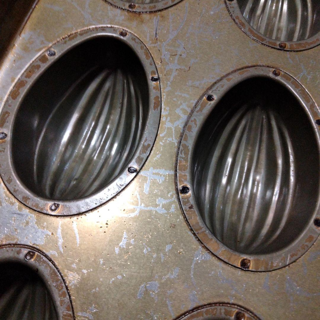 アーモンドケーキ型（25個取り）シリコン加工／千代田金属製