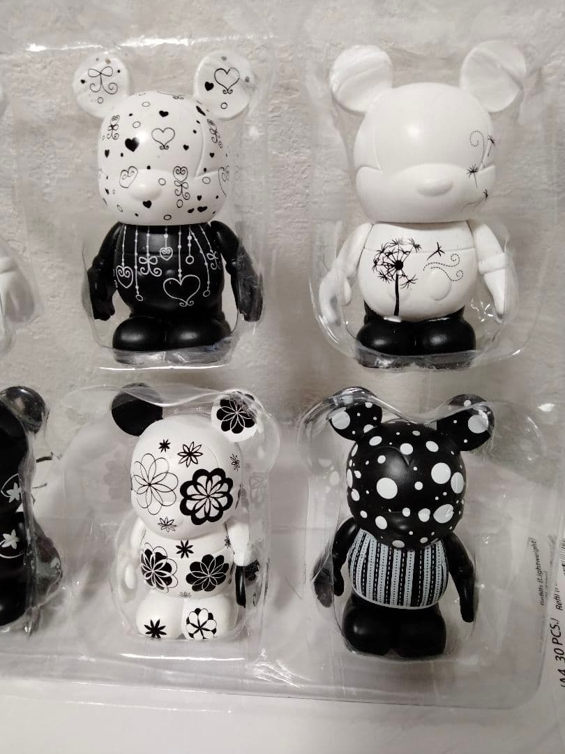 ディズニー　バイナルメーション Black & White 草花と鳥の模様