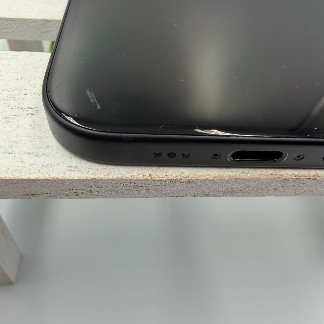 iPhone15 256GB ブラック 235