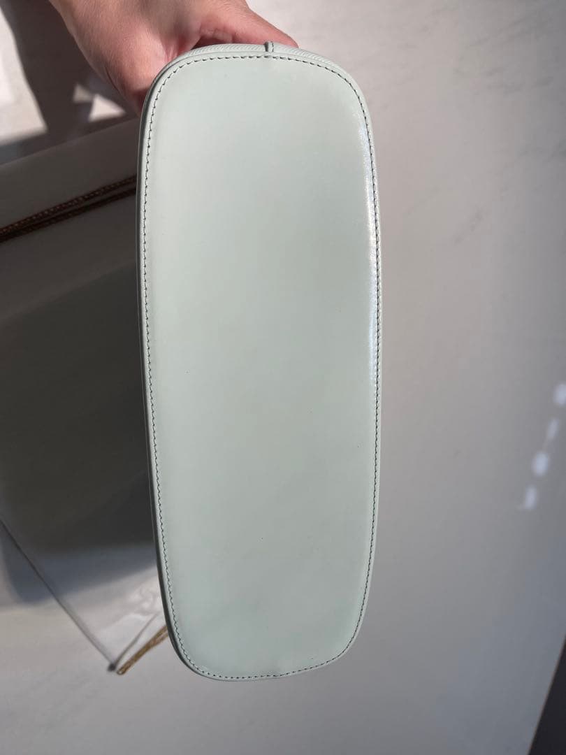 burberryライトグリーン エナメル ハンドバッグ