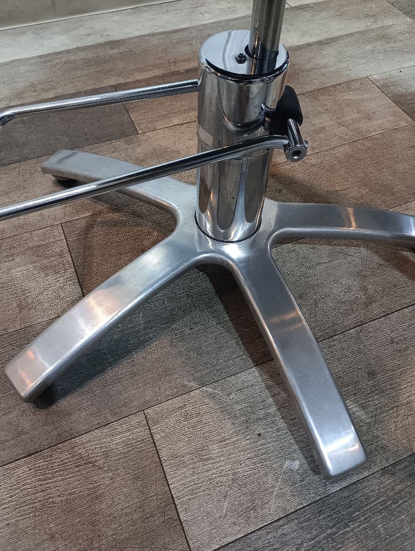 タカラベルモントスタイリングチェア