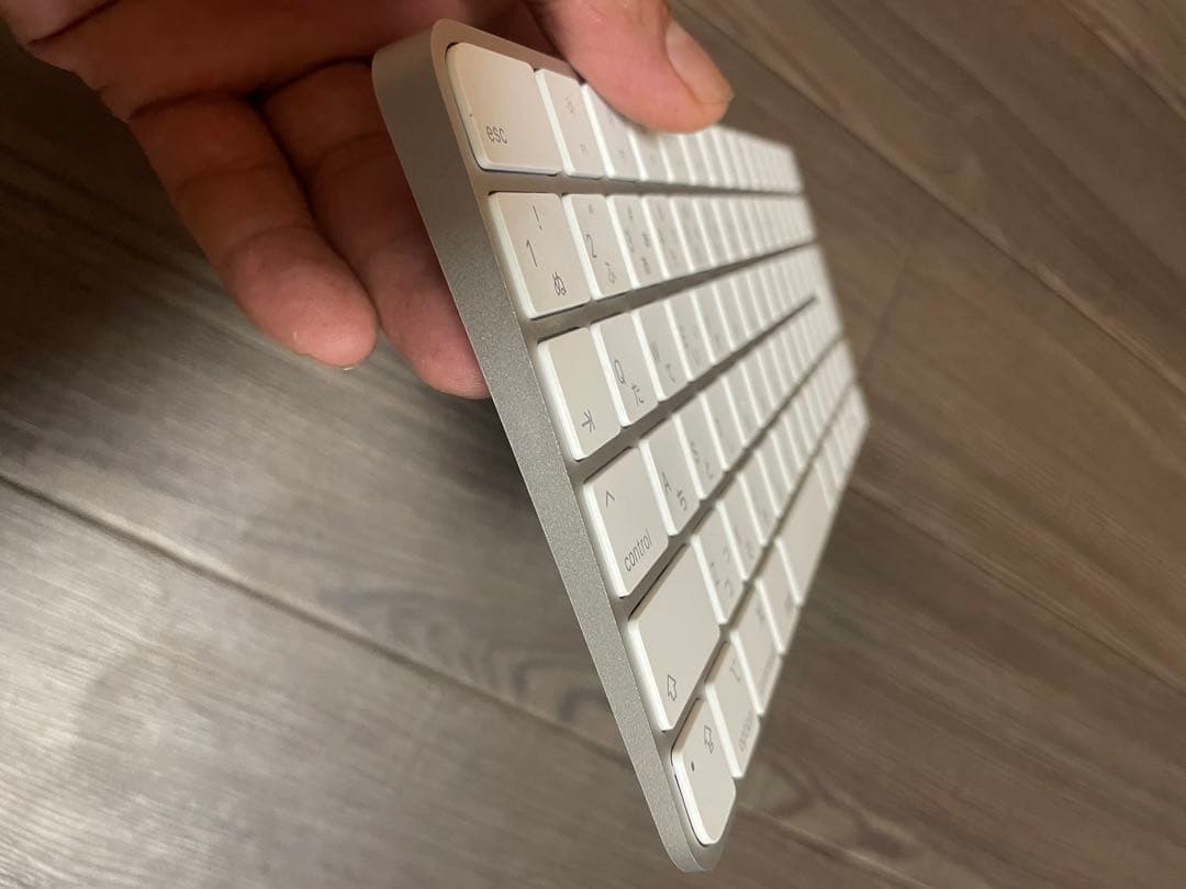 ホワイト薄型ワイヤレスキーボード本体 2449