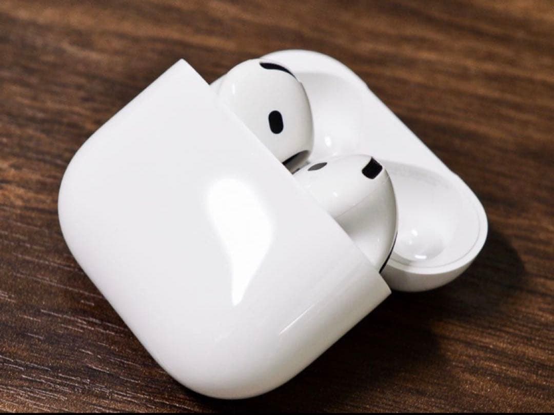 AirPods4本体 ホワイト　ノイズキャンセル機能無し