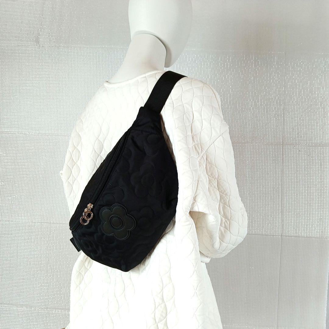 美品◆MARY QUANT ボディバッグ キルティング 花 デイジー ブラック