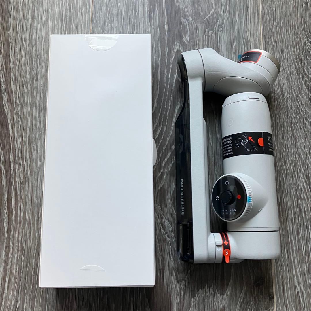 Insta360 Flow スマートフォンスタビライザー　グレー